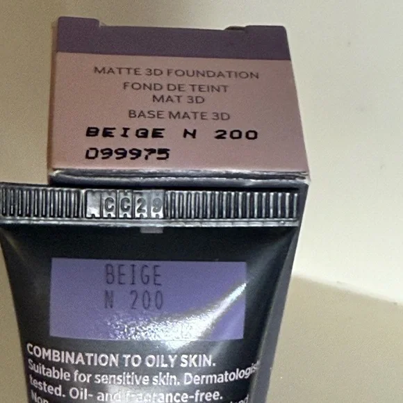 TimeWise Matte 3D Foundation
Beige N 200
099975 - Picture 3 of 3